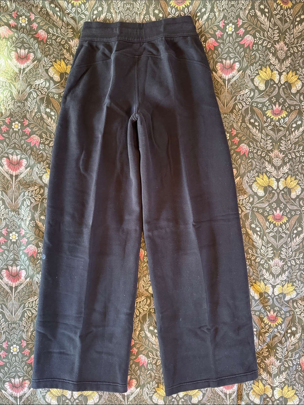 lululemon Scuba Mid-rise Wide-Leg Pants size 4 - Picture 7 of 12